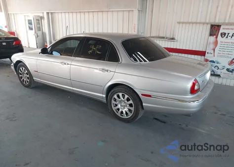 2004 Jaguar Xj Xj8 z USA, uszkodzony, nr VIN SAJWA71CX4SG19003
